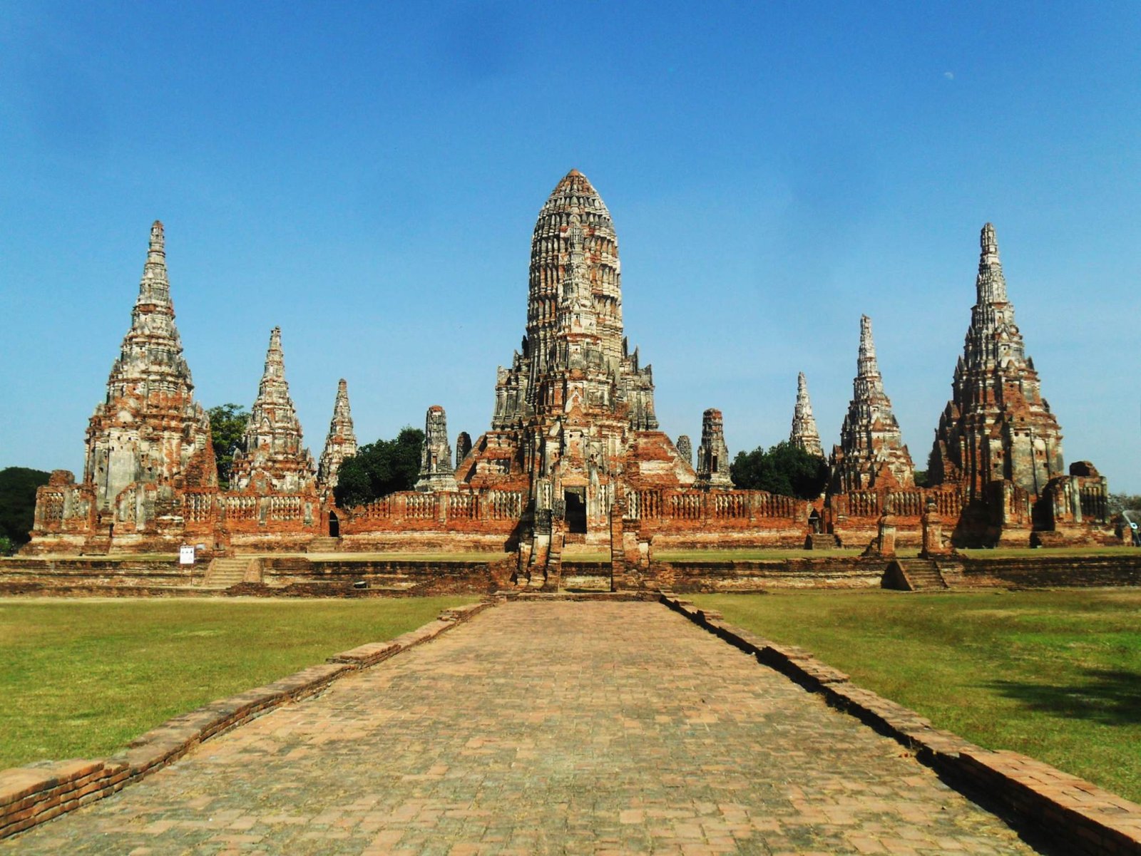 Wat_Chaiwatthanaram_01.jpg